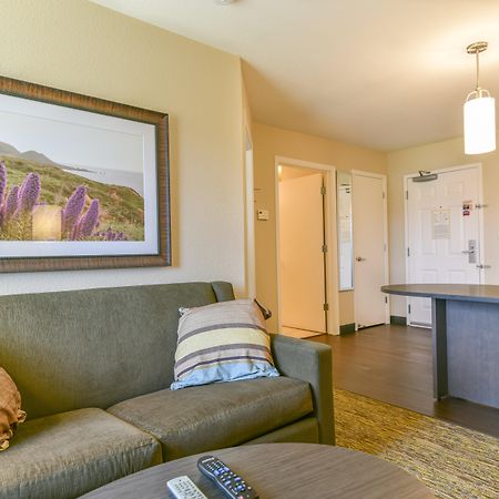 Candlewood Suites Medford By Ihg Esterno foto