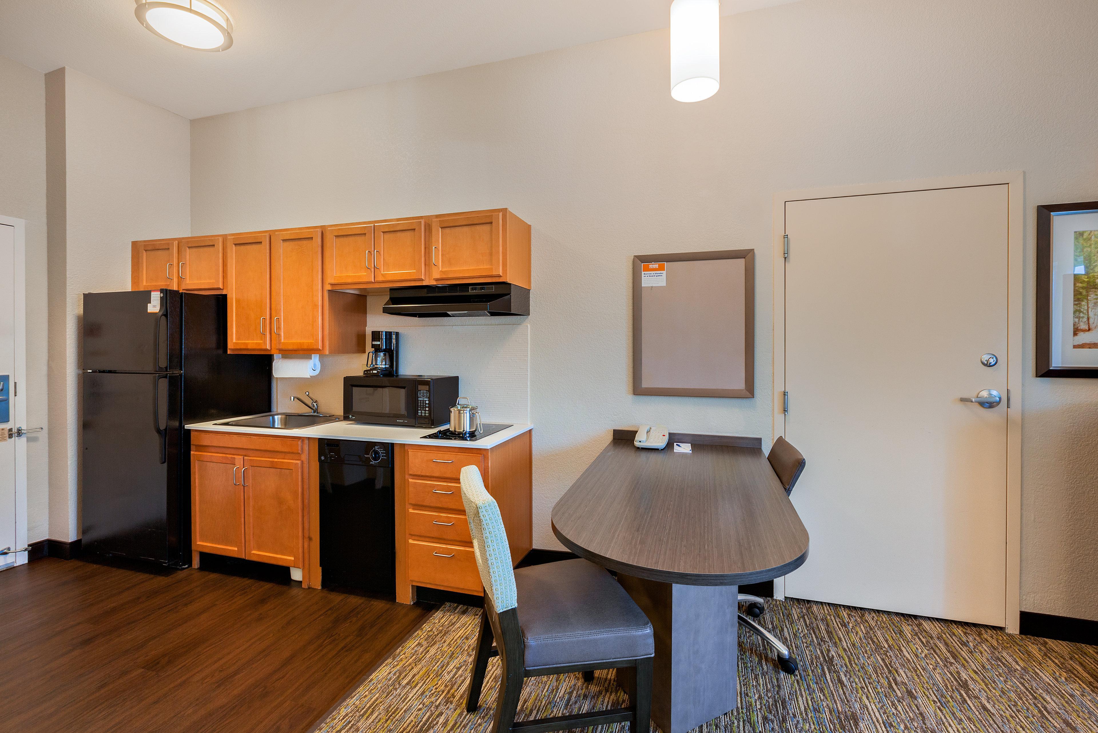Candlewood Suites Medford By Ihg Esterno foto