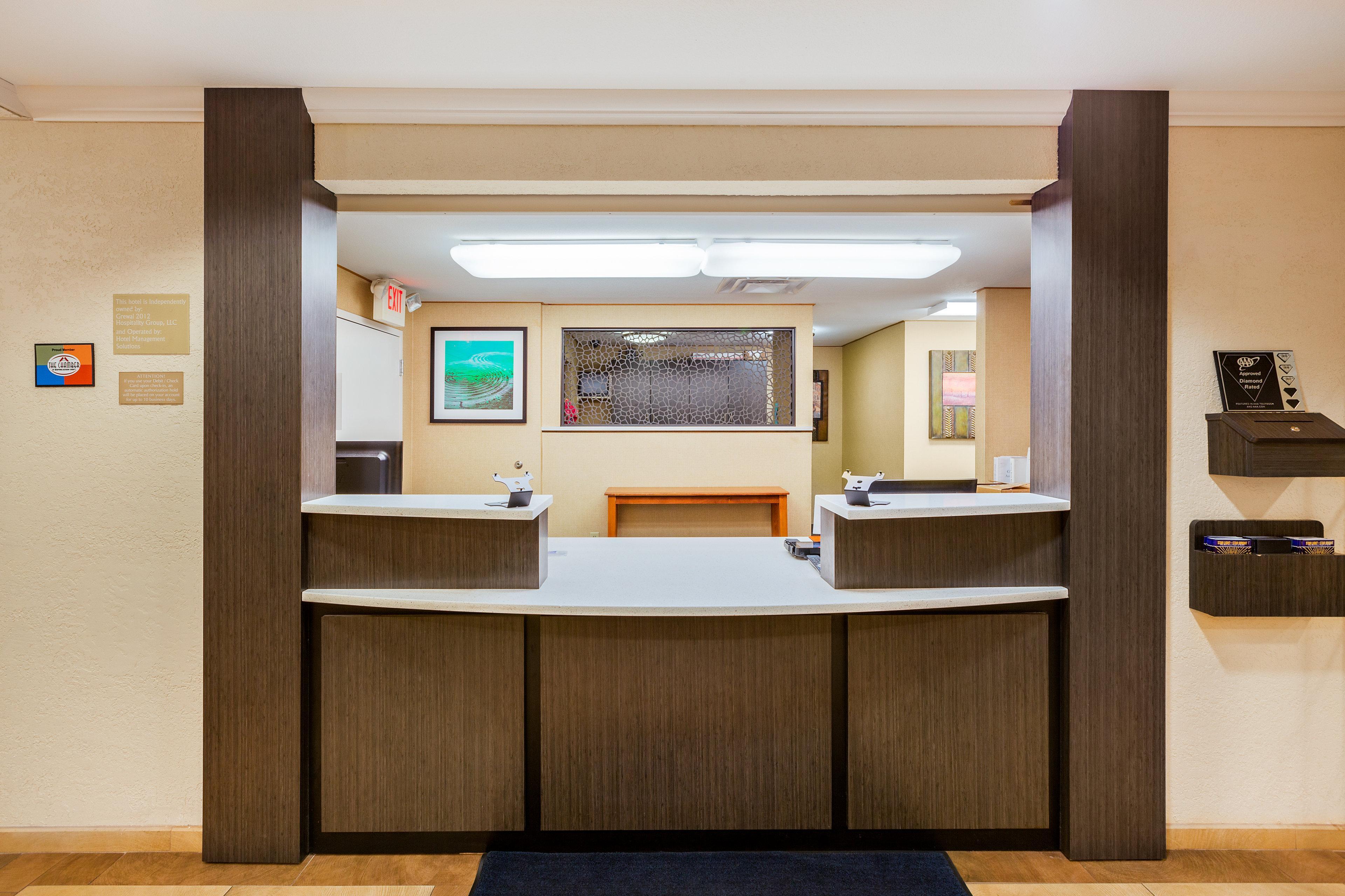 Candlewood Suites Medford By Ihg Esterno foto