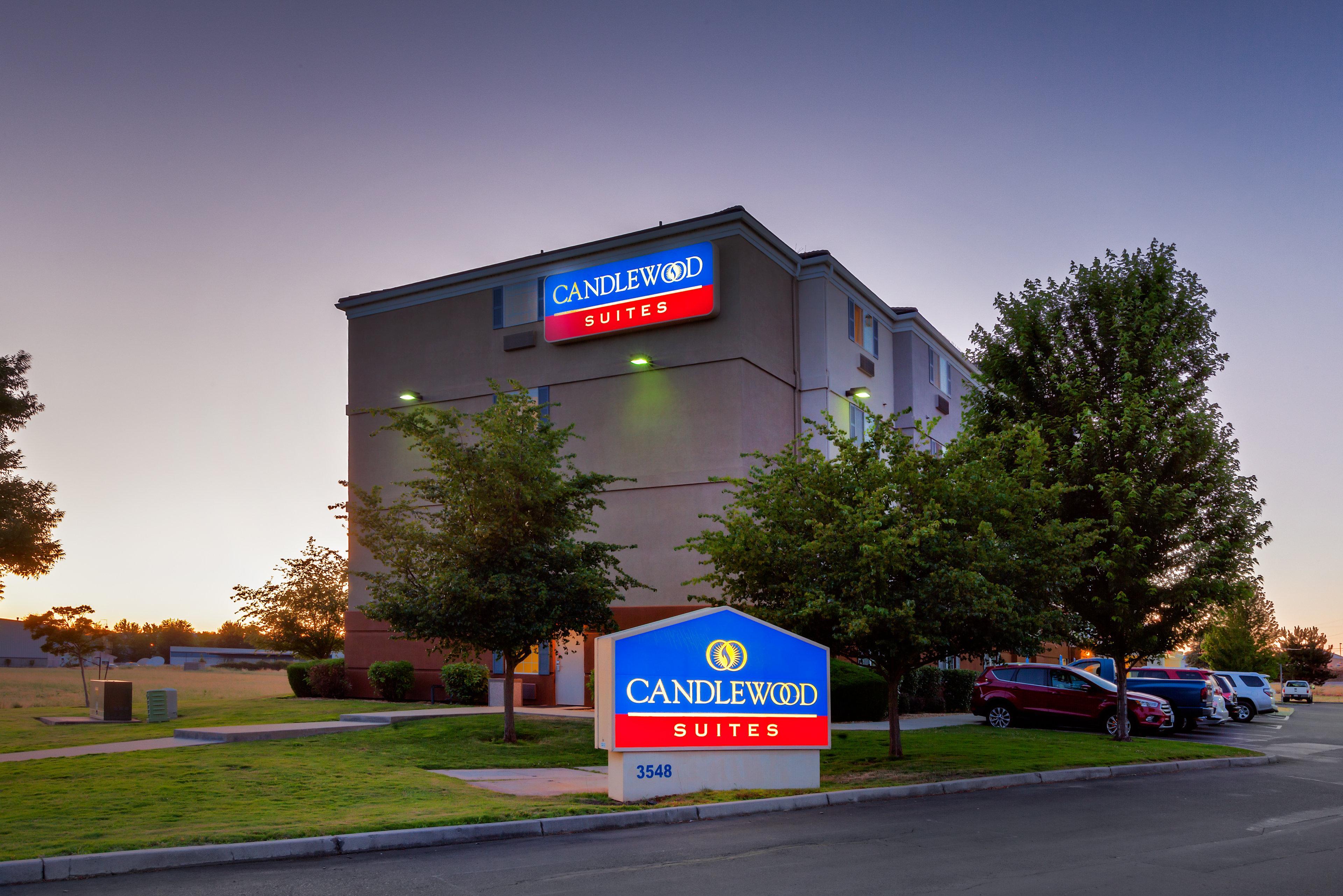 Candlewood Suites Medford By Ihg Esterno foto