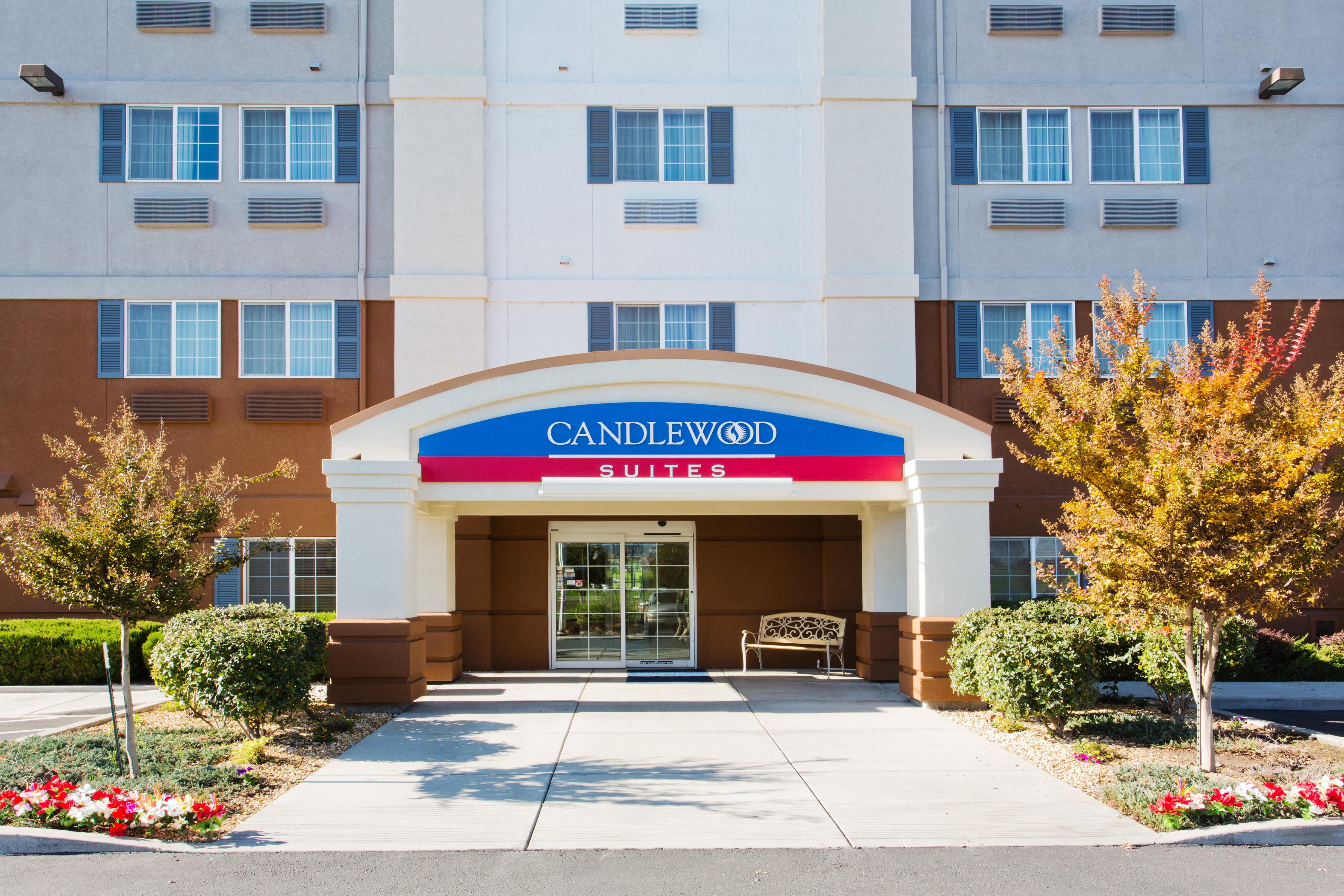 Candlewood Suites Medford By Ihg Esterno foto