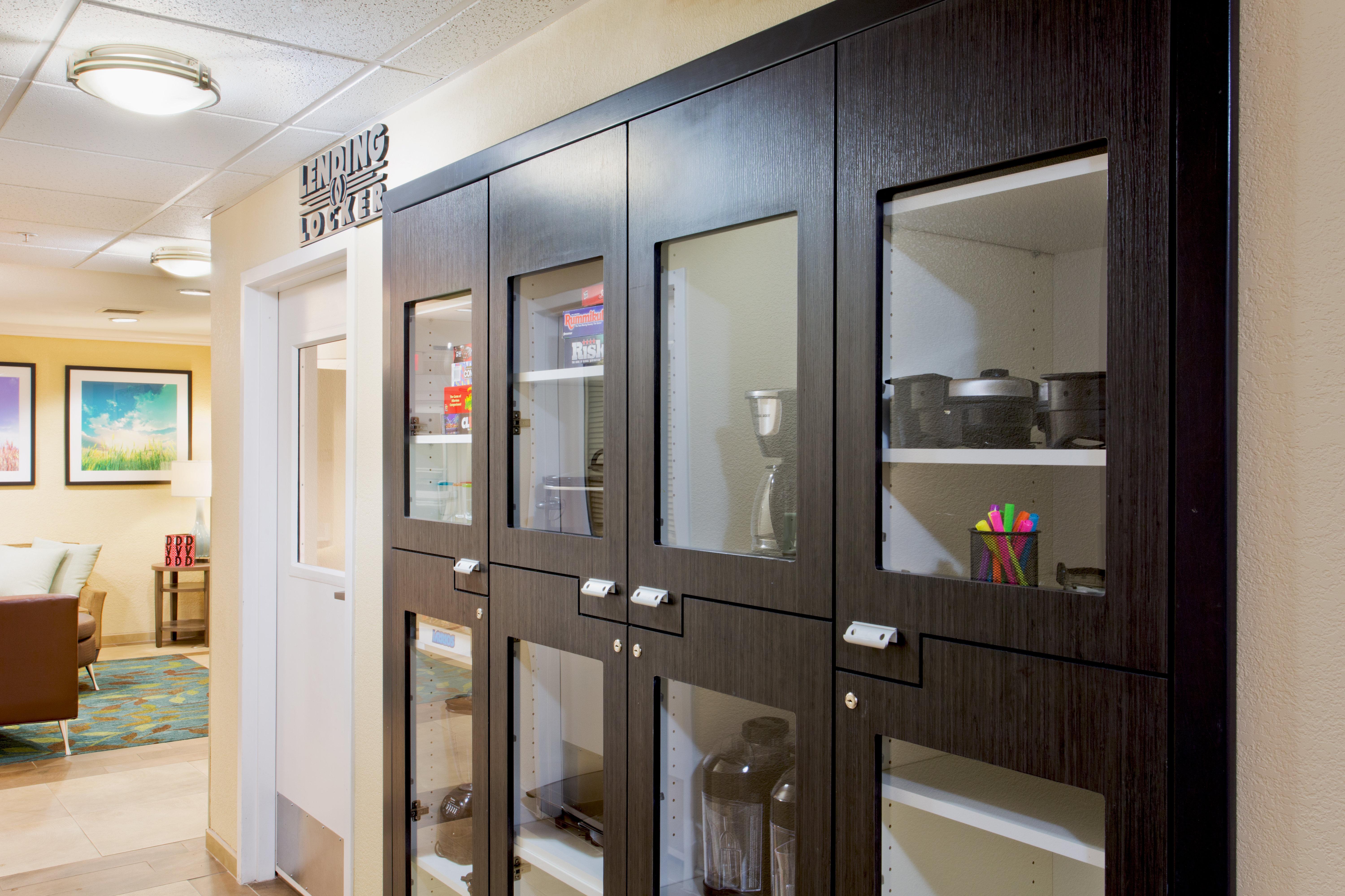 Candlewood Suites Medford By Ihg Esterno foto