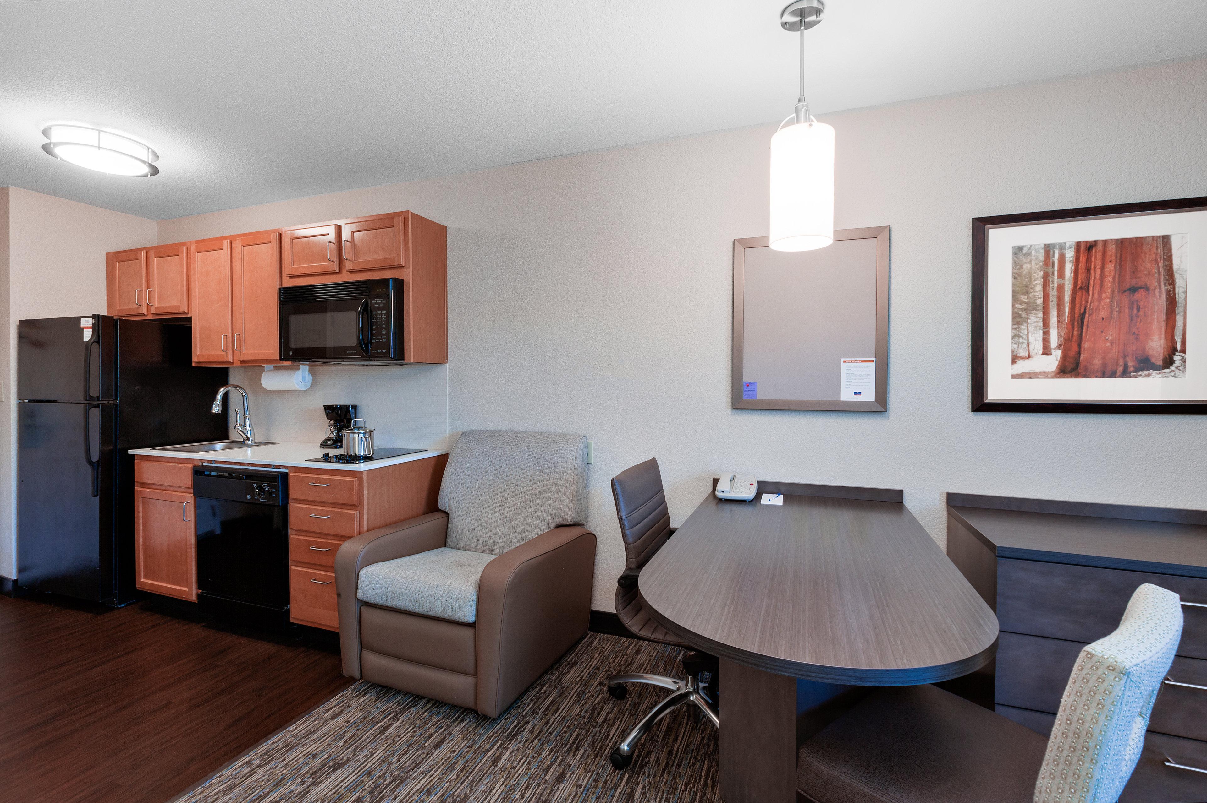 Candlewood Suites Medford By Ihg Esterno foto