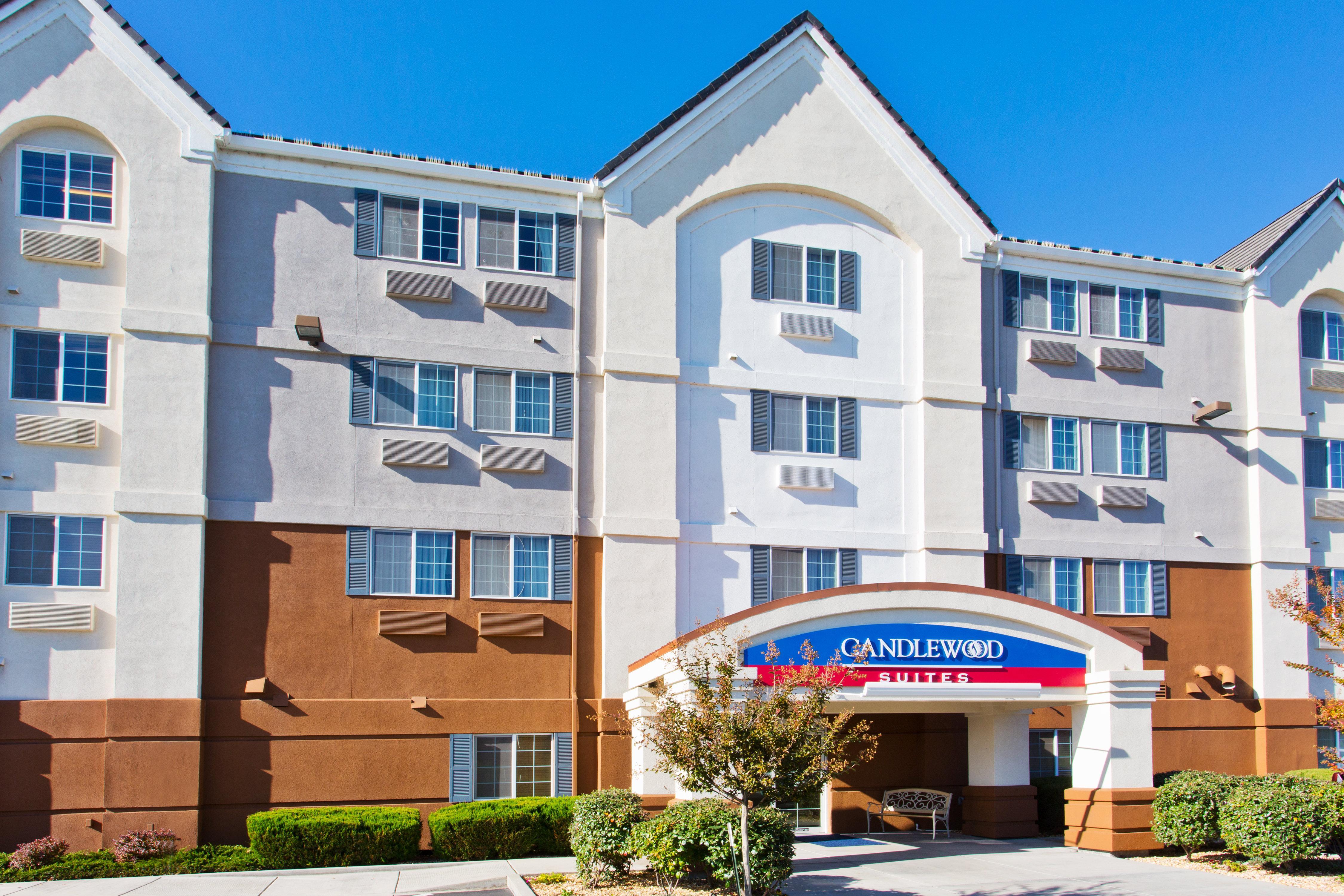 Candlewood Suites Medford By Ihg Esterno foto
