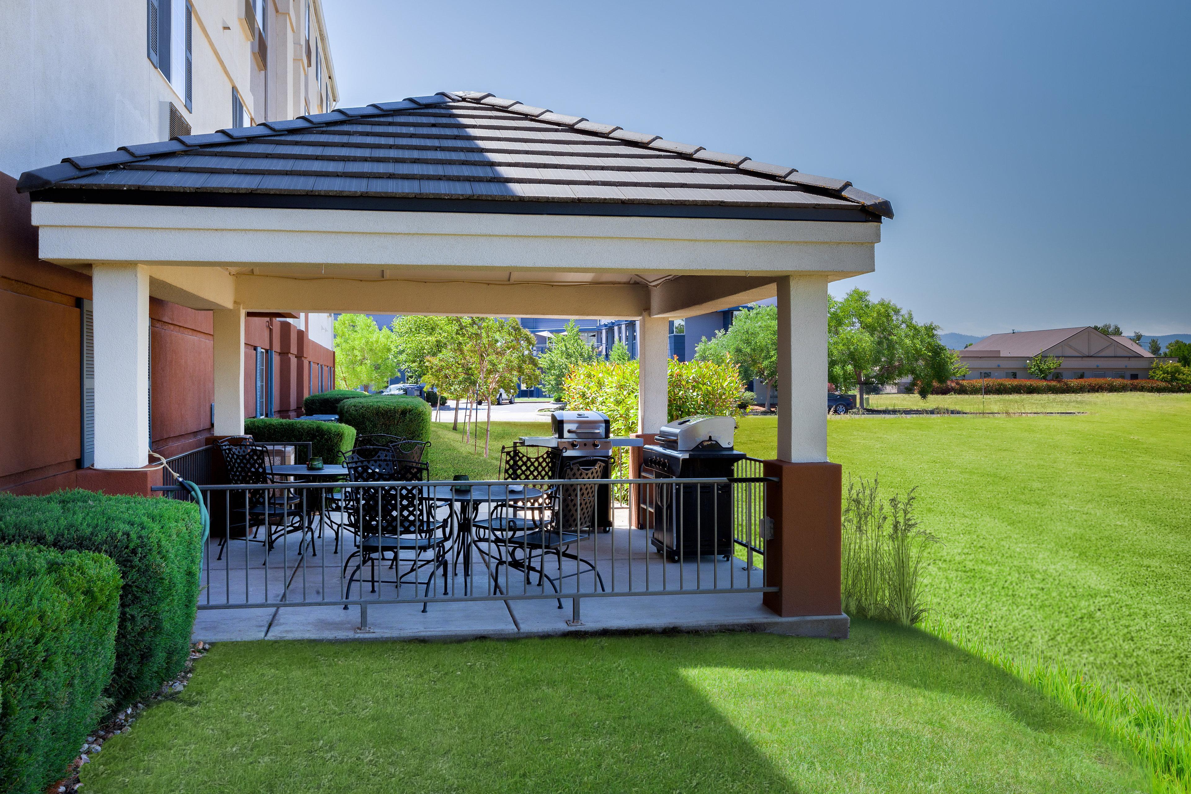 Candlewood Suites Medford By Ihg Esterno foto