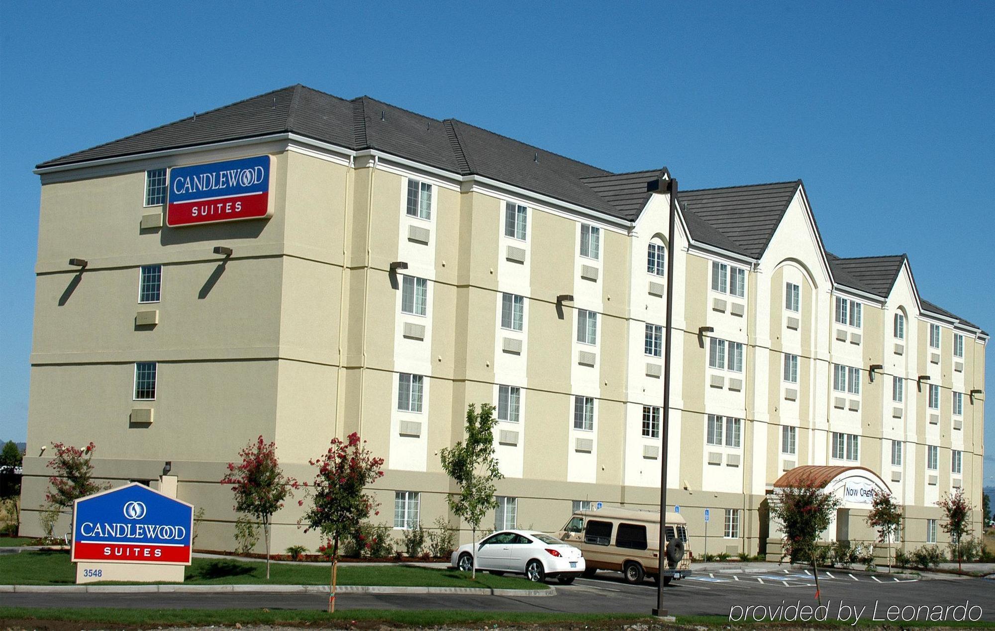 Candlewood Suites Medford By Ihg Esterno foto