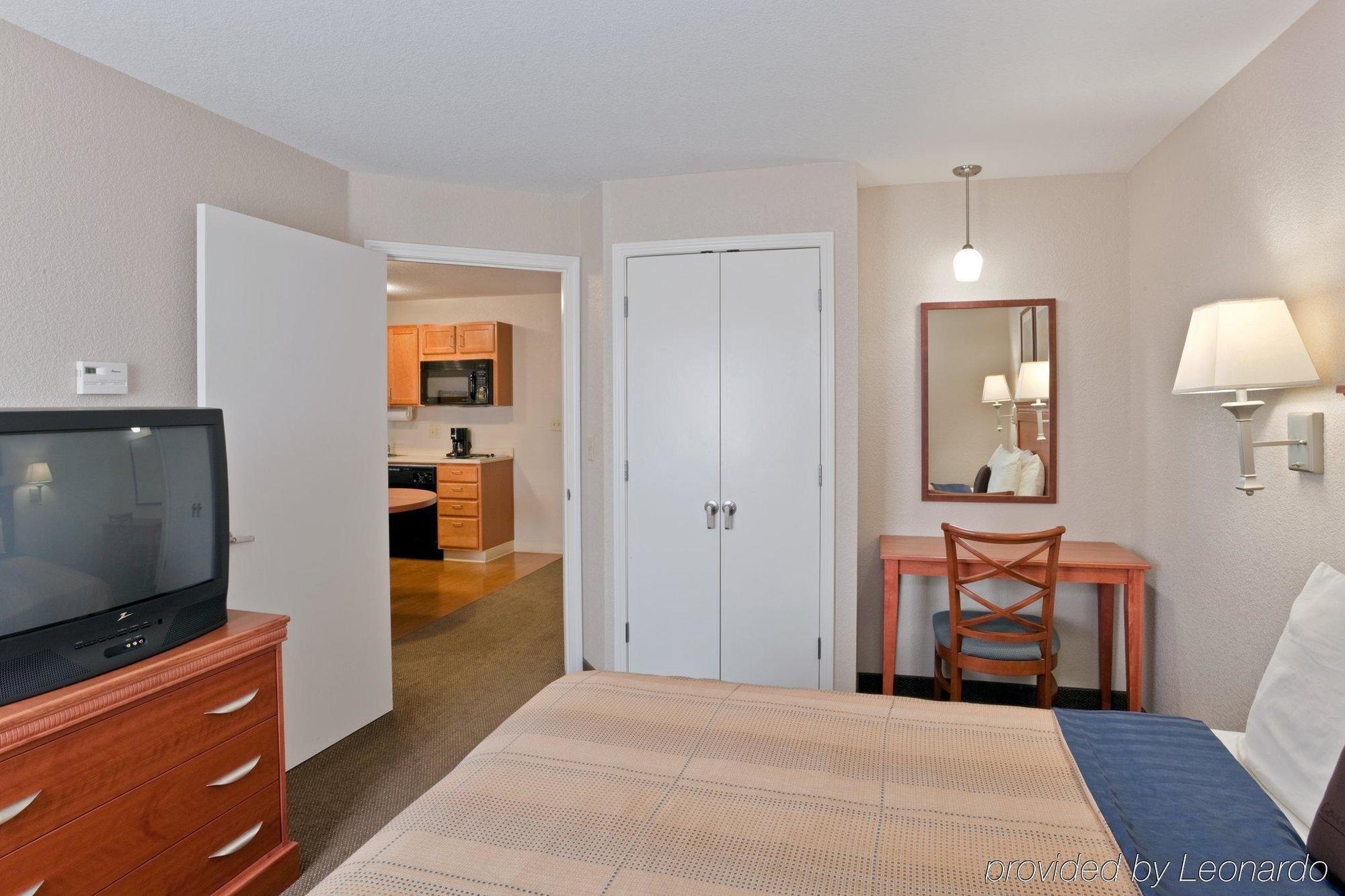 Candlewood Suites Medford By Ihg Esterno foto