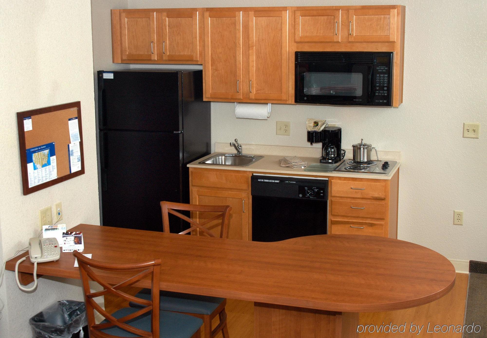 Candlewood Suites Medford By Ihg Esterno foto