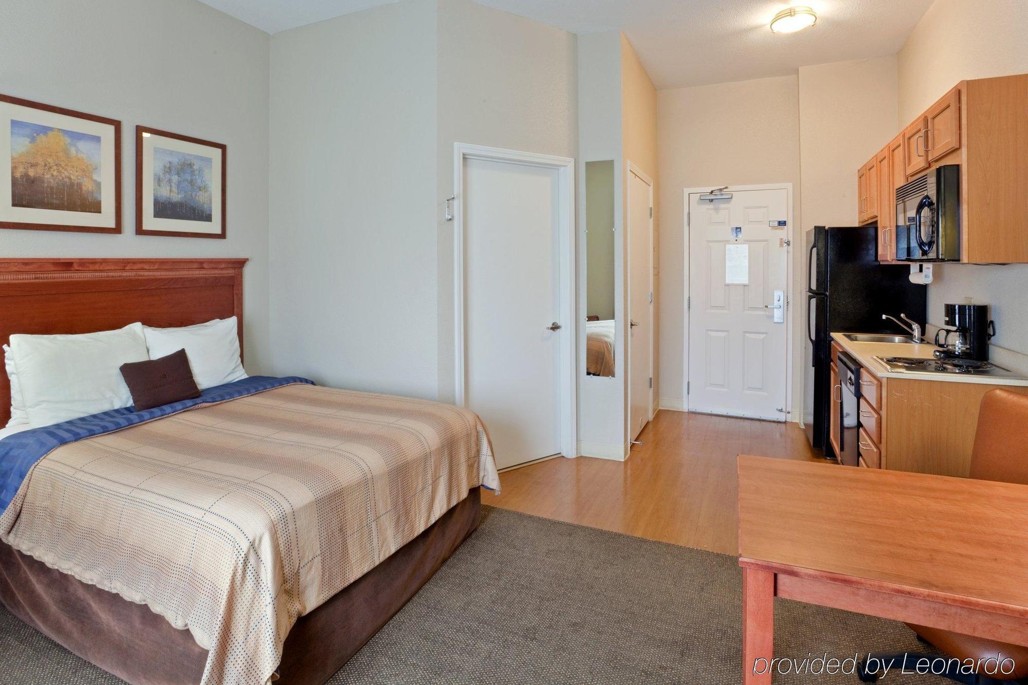 Candlewood Suites Medford By Ihg Esterno foto