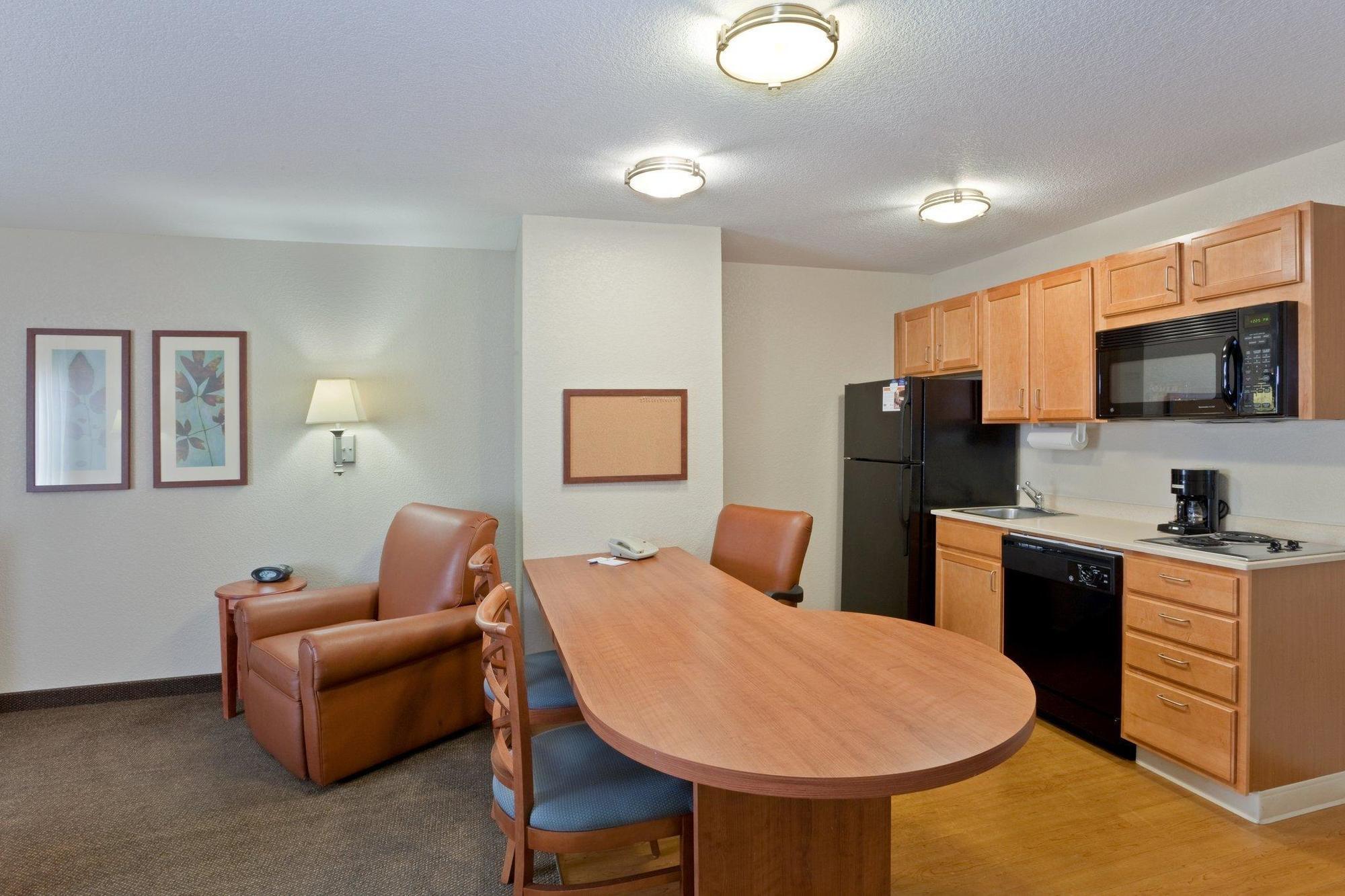 Candlewood Suites Medford By Ihg Esterno foto