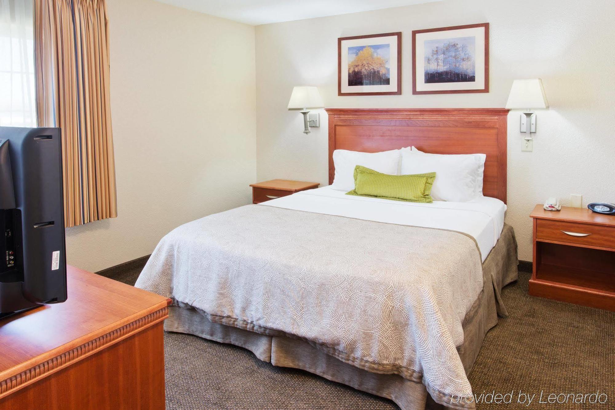 Candlewood Suites Medford By Ihg Esterno foto