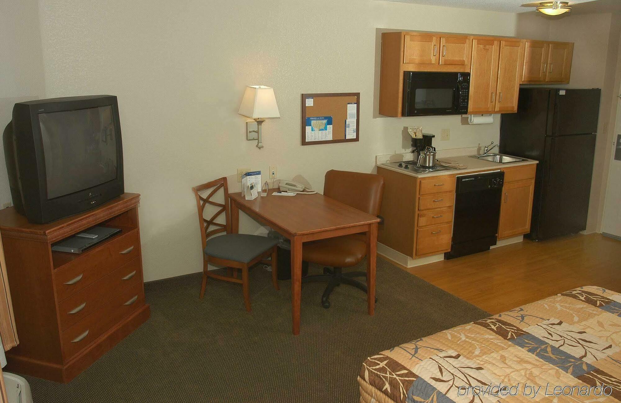 Candlewood Suites Medford By Ihg Esterno foto